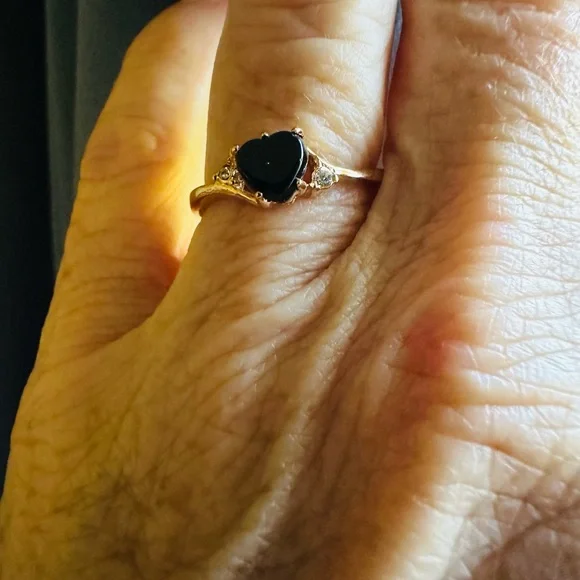 SETA Elegant Gold CZ’s and Black Heart Ring Sz 6 - Picture 1 of 1